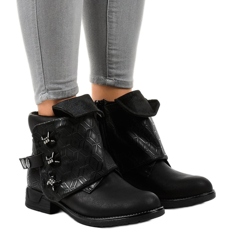Botas pretas isoladas A-203 castanho