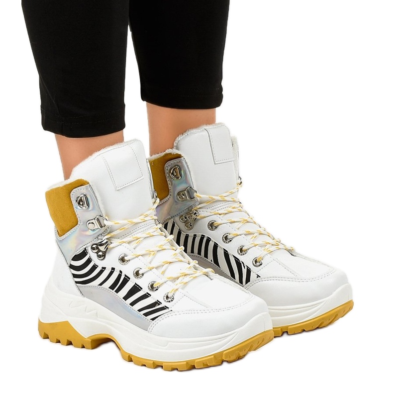 Tênis femininos brancos isolados F-19208-2