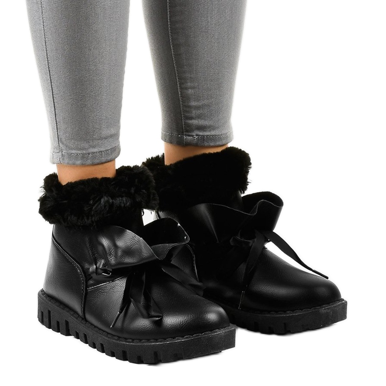 Tênis preto isolado com zíper 428-6