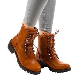 Botas militares isoladas marrons K-9922 marrom