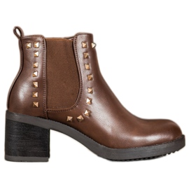 Top Shoes Botas com pregos marrom