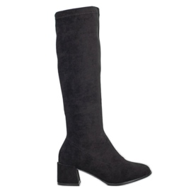 Filippo Botas de camurça em um pilar preto Filippo Botas de camurça em um pilar preto