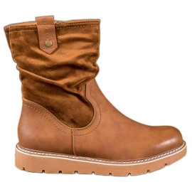 Ideal Shoes Trabalhadores na plataforma marrom