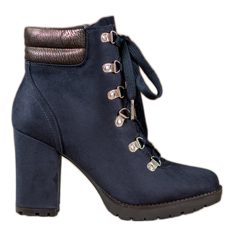 Sweet Shoes Botas amarradas em um poste azul