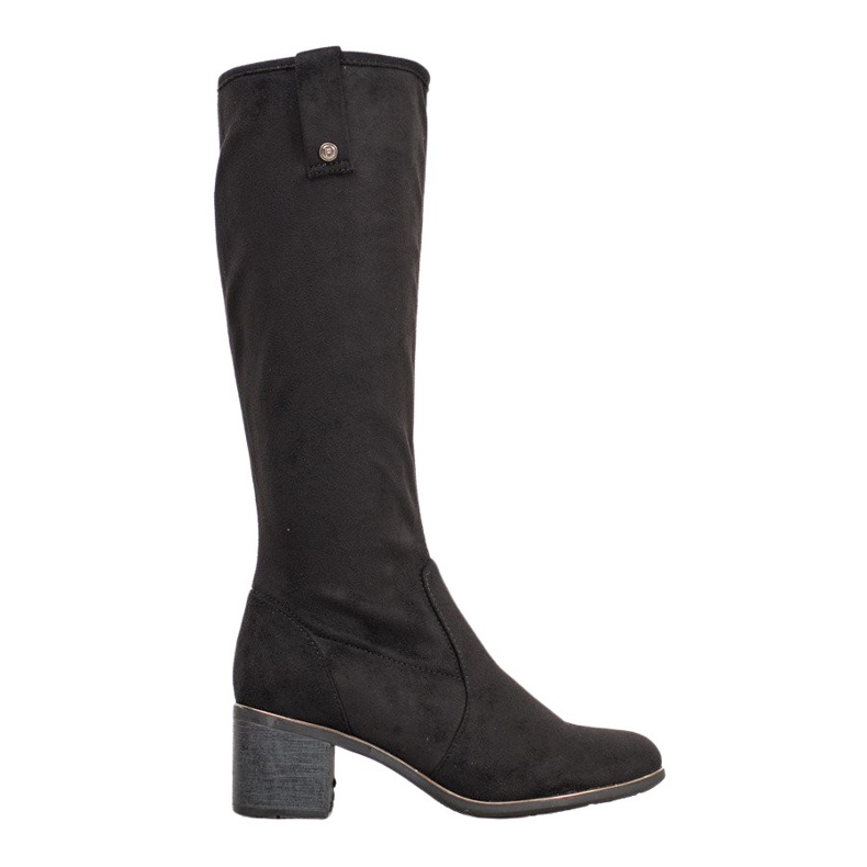 Filippo Botas clássicas em um bar preto