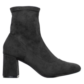 Diamantique Botas pretas em um poste preto