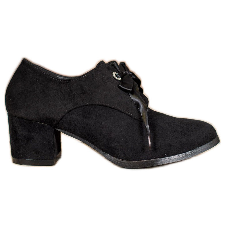 SHELOVET Bombas amarradas em um pilar preto