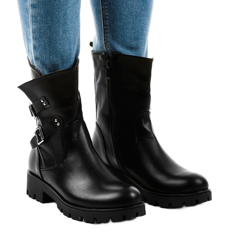 Botas pretas de cano baixo com sola grossa C162 preto