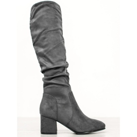 Seastar Botas cinzentas no posto cinza