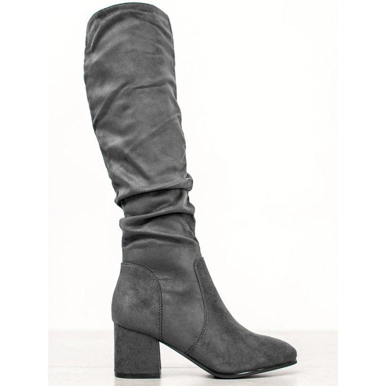 Seastar Botas cinzentas no posto cinza