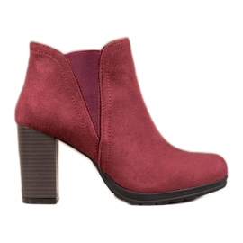SHELOVET Botas deslizantes em um poste vermelho