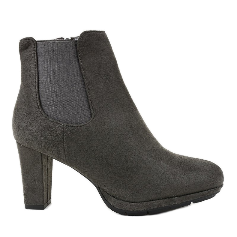 Botas cinza no poste F156-2 Botas cinza no poste F156-2