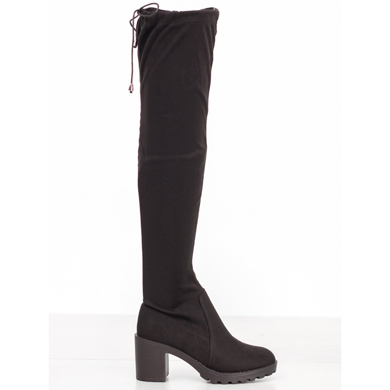 Small Swan Mosqueteiros de camurça em um pilar preto