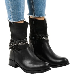 Botas pretas planas isoladas 4440 preto