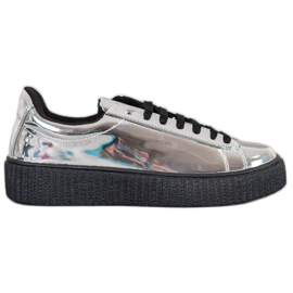 Corina Sapatos prateados na plataforma cinza