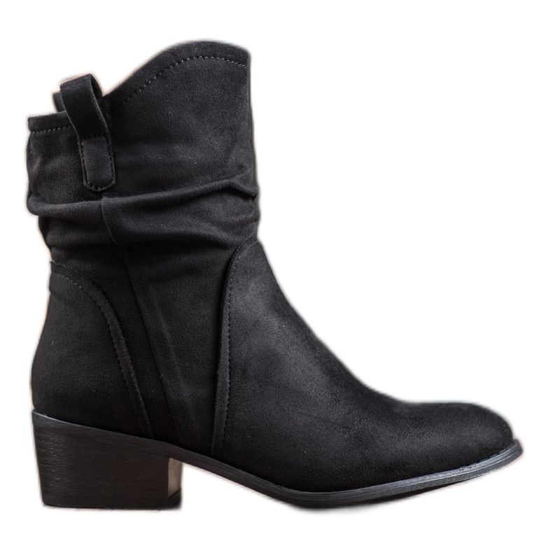 Super Mode Cowgirls calorosas no posto preto