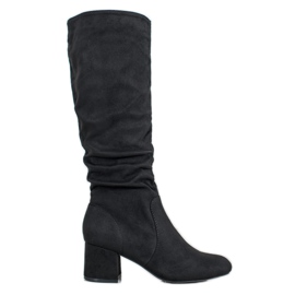 Super Mode Botas confortáveis em um poste preto Super Mode Botas confortáveis em um poste preto