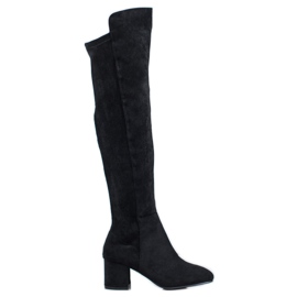 SHELOVET Botas em um pilar preto SHELOVET Botas em um pilar preto