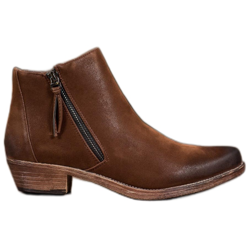 Kylie Cowgirls no controle deslizante castanho