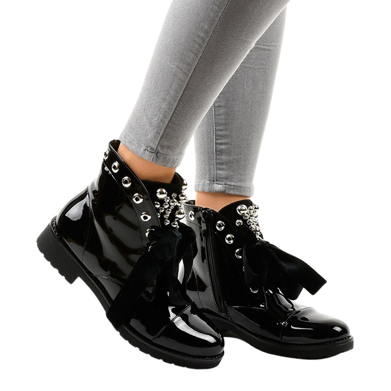 Botas isoladas lacadas a preto A3320EA