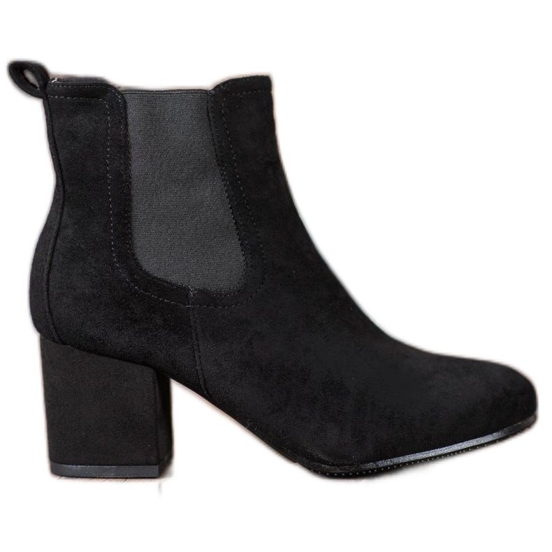 Bestelle Botas deslizantes em um poste preto