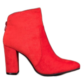 Ideal Shoes Botas clássicas em uma postagem vermelho
