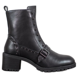 SHELOVET Botas pretas em um poste preto