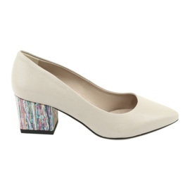 Kaniowski bombeia em um calcanhar decorativo 0205 bege