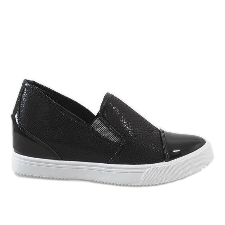 Tênis preto na cunha DD437-1