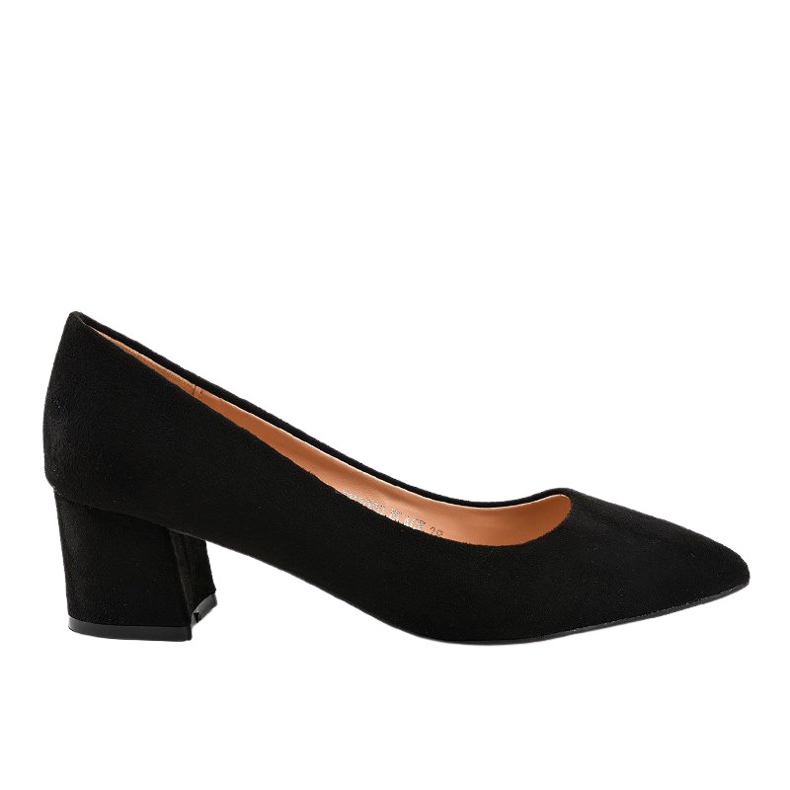 Bombas de camurça preta no posto FM1089 preto