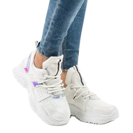 Tênis esportivos brancos K-505
