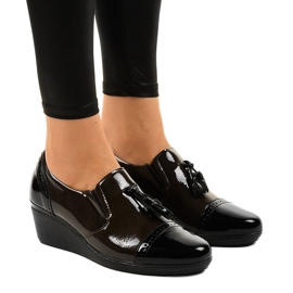 Sapatos pretos de cunha 7-9022