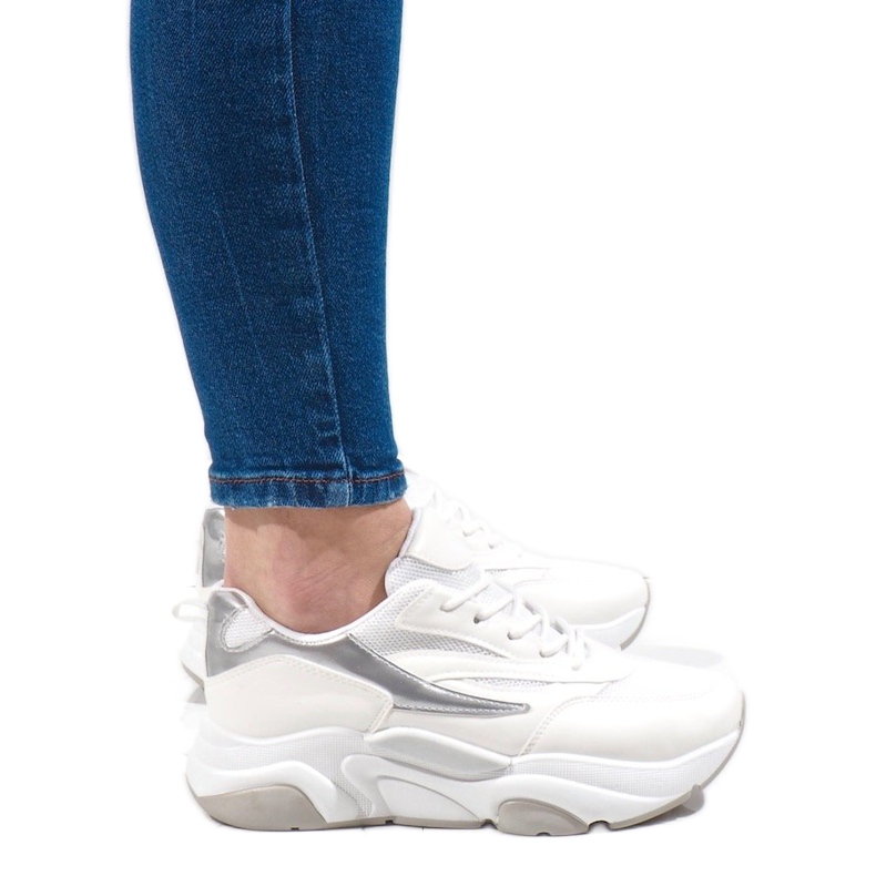 Tênis esportivos brancos SX001-9