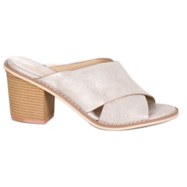 Sergio Leone Chinelos dourados no bar