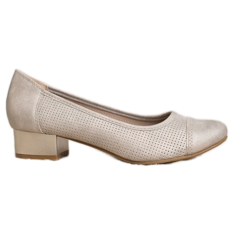 Goodin Bombas a céu aberto em um pilar castanho amarelo