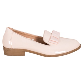 Fama Lordes lacados com um arco marrom