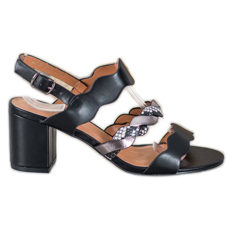 Small Swan Sandálias em um bar preto