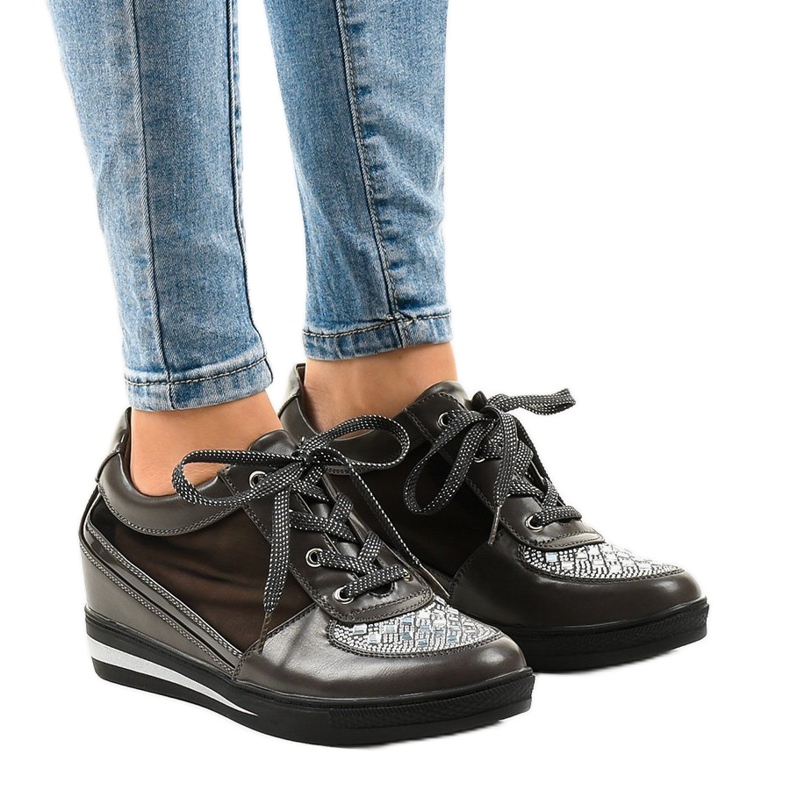 Tênis de malha cinza na cunha TL-29