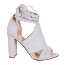 Seastar Sandálias amarradas em um bar cinza Seastar Sandálias amarradas em um bar cinza