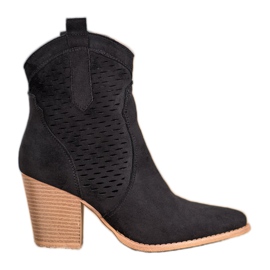 Seastar Cowgirls a céu aberto em um pilar preto Seastar Cowgirls a céu aberto em um pilar preto