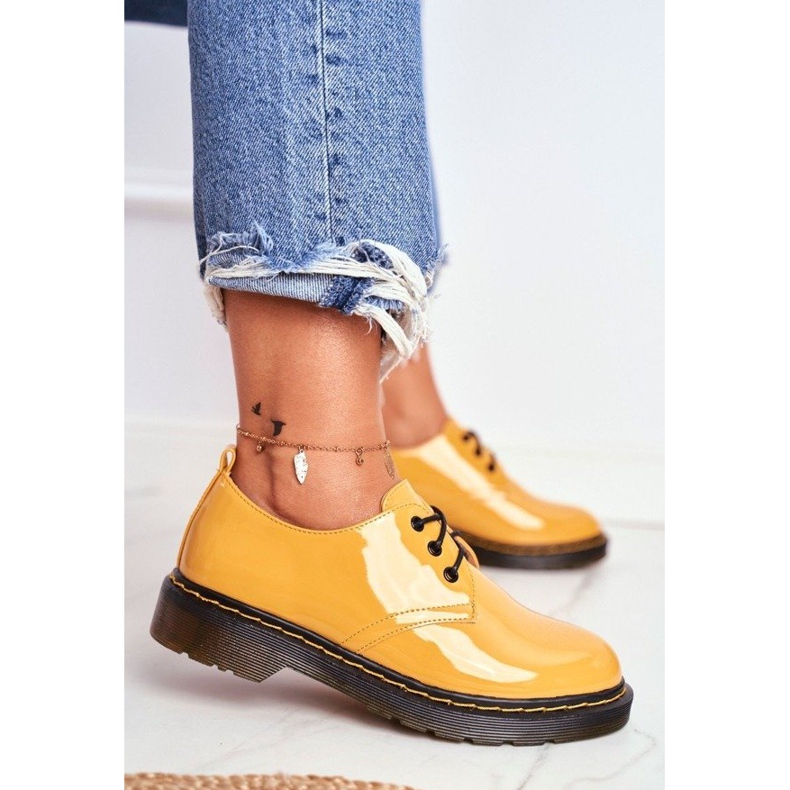 SEA Sapatos femininos lacados a amarelo NC991