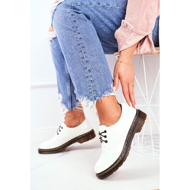 SEA Sapatos femininos lacados a branco NC991