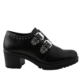 Sapatinhos pretos com tachas no bloco NC176