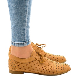 Sapatos castanhos abertos com tachas MJ1125 marrom