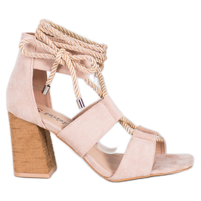 Seastar Sandálias amarradas em um bar castanho