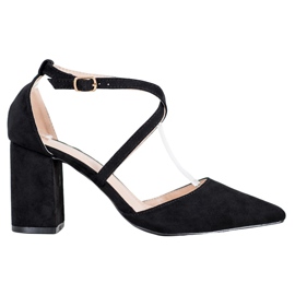 Diamantique Bombas em um pilar preto