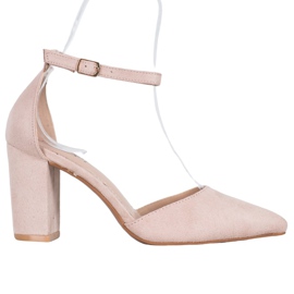 Seastar Bombas de camurça em um pilar marrom