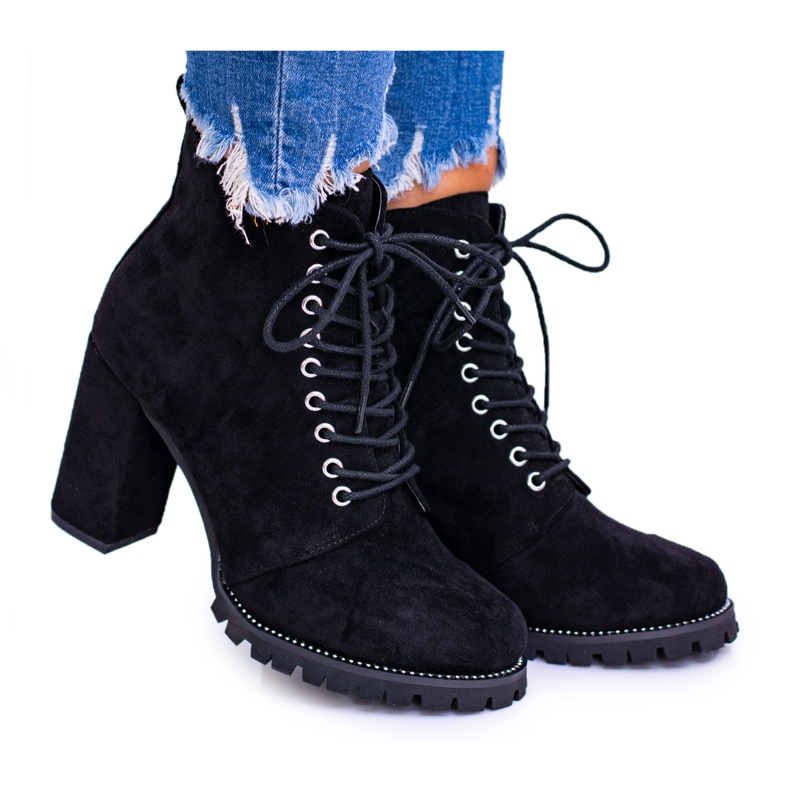 Botas de camurça pretas Lu Boo em um poste com strass Halsey preto Botas de camurça pretas Lu Boo em um poste com strass Halsey preto