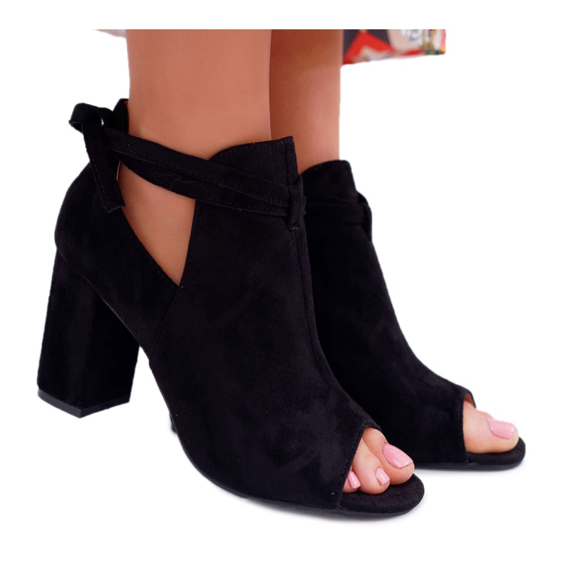 Vinceza Sandálias de bota preta em um bar cinza aberto preto