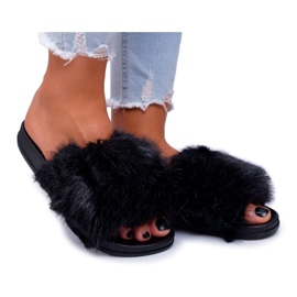 Chinelos femininos com pêlo preto Chinelos femininos com pêlo preto